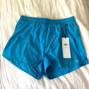 NWT ALO STRIDE SHORT LARGE BLUE SPLASH